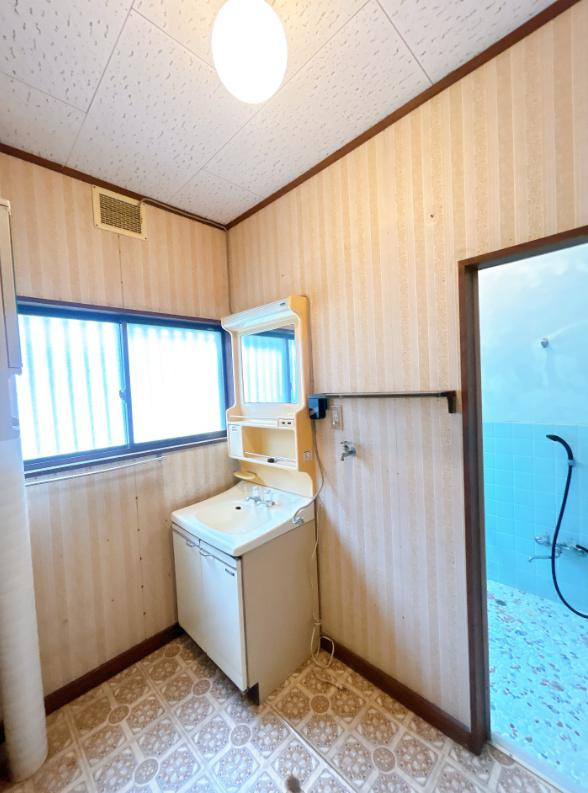 日立市本宮町4丁目　中古戸建の独立洗面台
