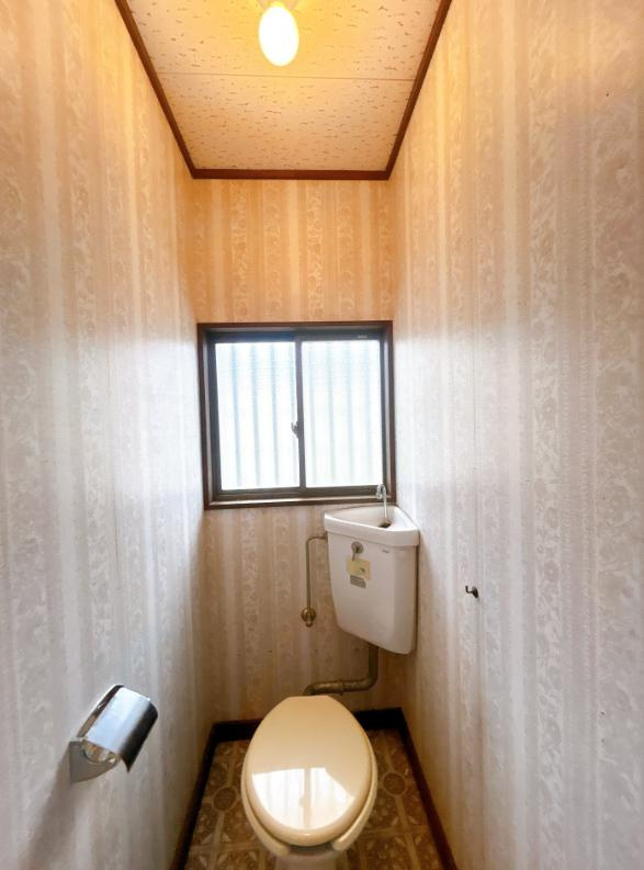 日立市本宮町4丁目　中古戸建のトイレ