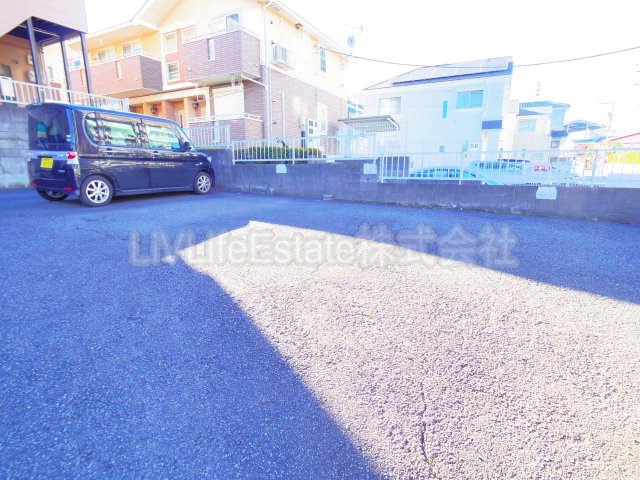 クレセントハイツ富士見の駐車場