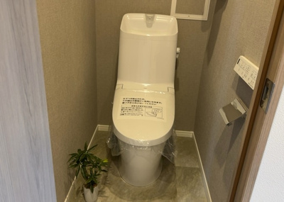 【トイレ】 | ドラゴンマンション町田弐番館 | トイレは大きさや形、機能、抗菌性などが異なる多種多彩なタイプが各メーカーから出ています。それぞれに良さがあるため、事前にどういったタイプのトイレがいいのかをご家庭内で決めて、内見に行くといいでしょう。