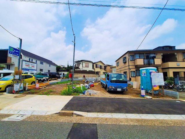 【外観】 | 練馬区平和台1丁目　新築分譲住宅　全3棟（成増店） | 南東道路面につき陽当良好な全3棟の分譲地