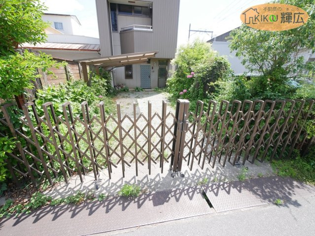 姫路市幸町　中古戸建の駐車場