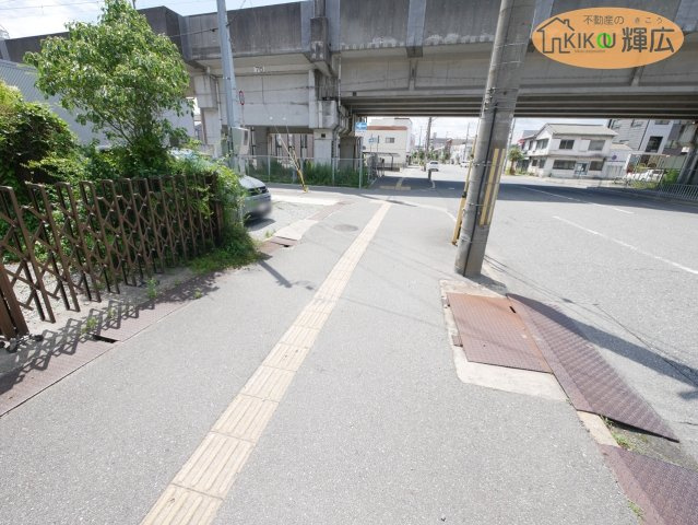 姫路市幸町　中古戸建の前面道路含む現地写真