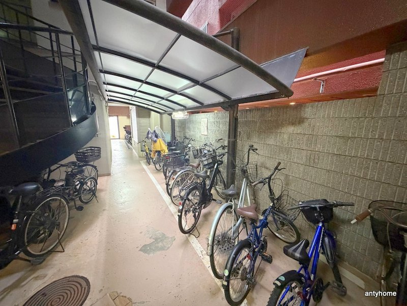 メゾン東船場　仲介手数料無料の駐車場