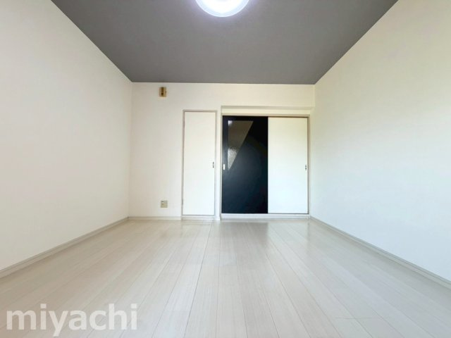 メゾン三軒屋の洋室