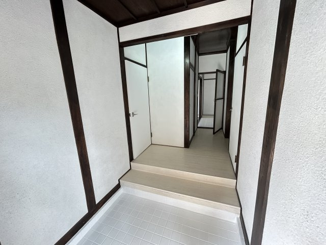 加木屋町丸根貸家の玄関