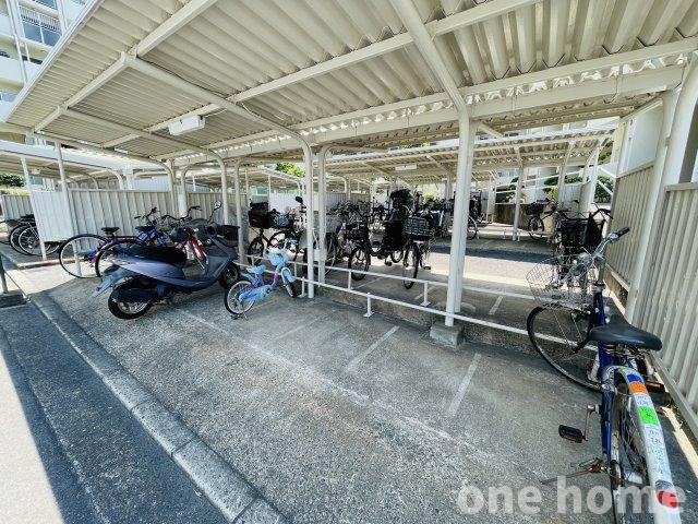 ラウンドシティフドウ香里南B棟の駐輪場|◆駐輪場は平置きタイプで出し入れがスムーズ！
◆最新の空き状況など、詳細につきましてはお気軽にお問い合わせください！
