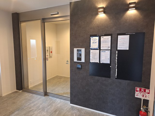 Ｈｅｂｅｌ　Ｂｕｉｌｄｓ　Ｈａｎｅｄａ（ヘーベルビルズハネダ）のエントランス