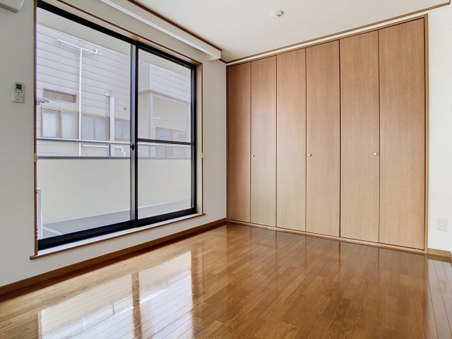 シャルム小白川Fの洋室