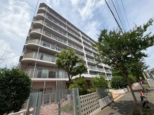 府中スカイハイツの外観