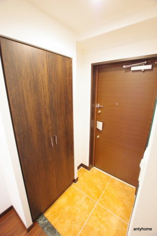 プレジオ本町　仲介手数料無料の玄関