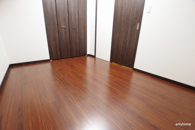 プレジオ本町　仲介手数料無料の洋室