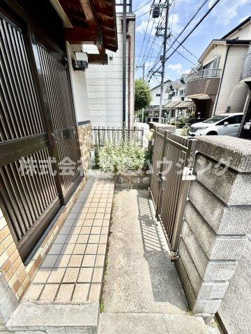 黒原城内町一戸建のエントランス