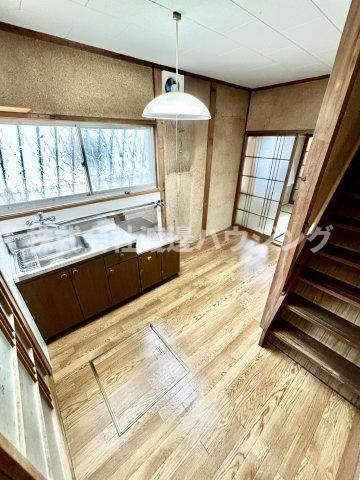 黒原城内町一戸建の居間・リビング