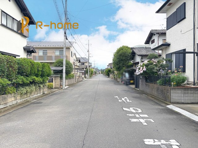 牛久市南7丁目17期　新築戸建て　1号棟の前面道路含む現地写真|『今から見たい！』大歓迎です♪
お気軽にＲ－ｈomeまでお問い合わせください。