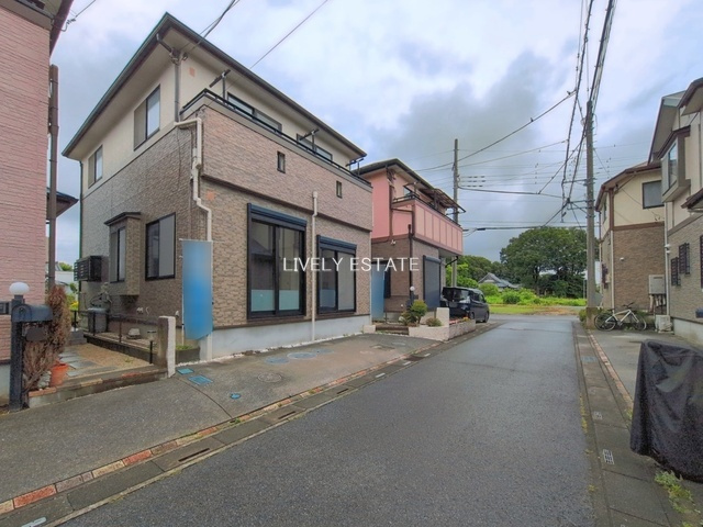 越谷市大字増林 中古戸建の前面道路含む現地写真