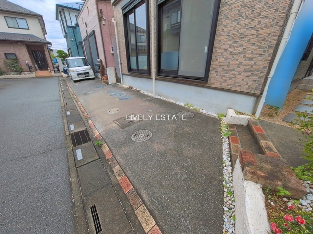 越谷市大字増林 中古戸建の駐車場