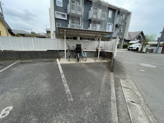 ザ・ドゥシェルの駐車場