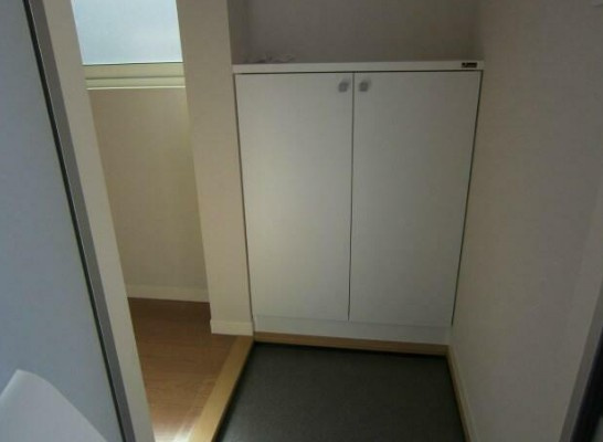 White Baseの玄関