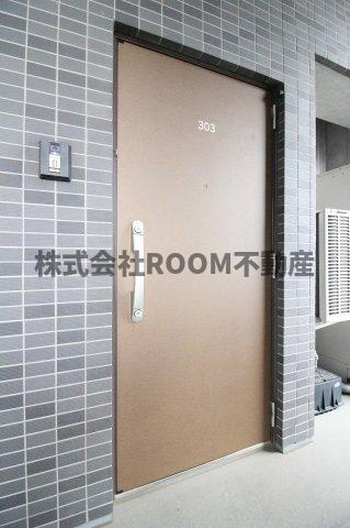 フリューゲル年見の玄関|収納もある玄関です