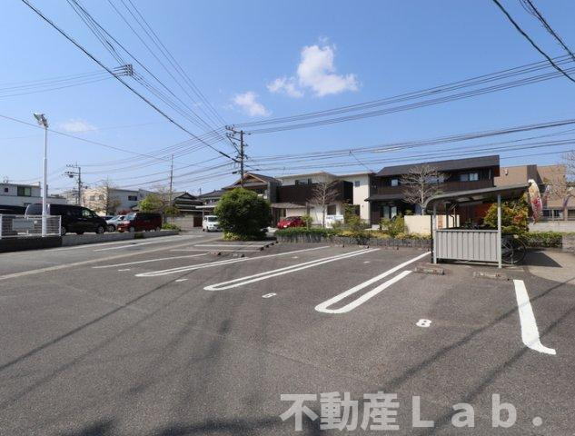 ブランルーチェの駐車場