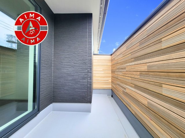 糟屋郡宇美町とびたけ4丁目第4-3棟（3号棟）の外観：施工例|風をしっかりと感じられるバルコニーでは、毎日が洗濯日和です。広々としているので洗濯も楽しくなるでしょうし、気分転換にバルコニーからの眺めを楽しむのもいいでしょう。