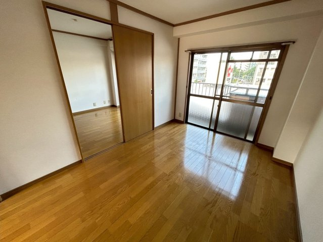 東綾瀬ハイツの居間・リビング