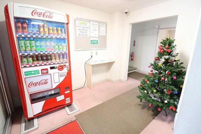 ☆エントランスには自動販売機があります！防犯カメラも設置されています！☆