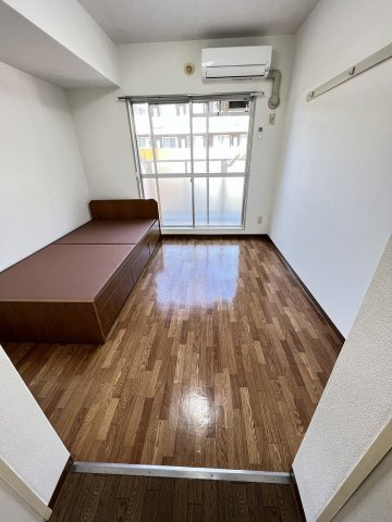 ☆ベット備え付け☆（※参考写真）