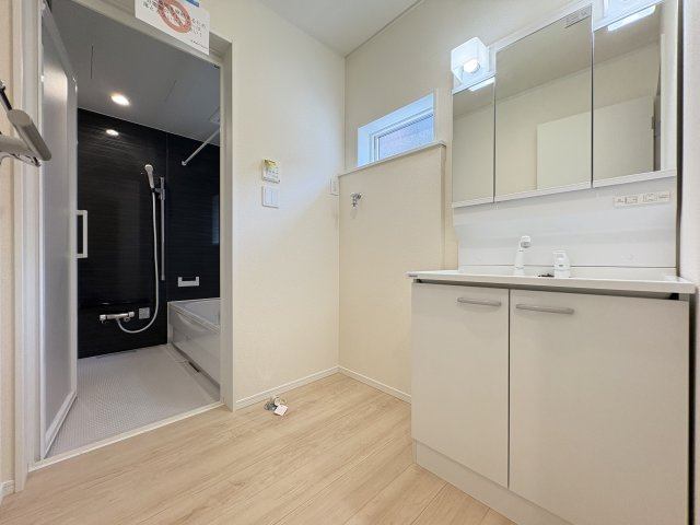 CRADLE GARDEN小倉南区沼緑町第3の浴室|浴室暖房換気乾燥機・24時間換気機能付き・ベンチ付全身浴・半身浴・家族浴３種の浴槽になります。