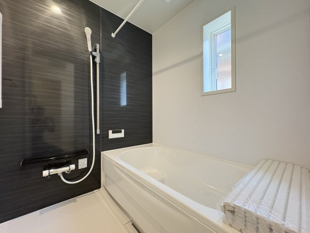 CRADLE GARDEN小倉南区沼緑町第3のトイレ|温水洗浄便座付きのトイレです。汚れてもサッとひと拭きでお手入れ簡単。節水仕様でしっかり洗浄できます。環境にやさしく、しかも経済的です。