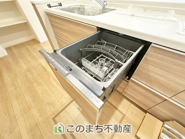 ブルーミングガーデン宇都宮市中戸祭1丁目の設備|あったらいいなの代表的な設備である食洗機。ビルトイン型で、おさまりもよく、使い勝手も良好です。料理をするのは好きだけど、後片付けは苦手な方に重宝します。洗う手間がないので、時間を有効に使えますね。
