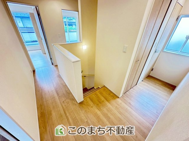 ブルーミングガーデン宇都宮市中戸祭1丁目の内装|手すり付きで小さなお子様にも安心の階段スペースです☆
