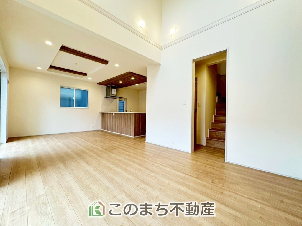 ブルーミングガーデン宇都宮市中戸祭1丁目の居間・リビング|時間のゆとりと空間、暖かな陽光がもたらす光と風を独占してください。新しい暮らしが始まります。
