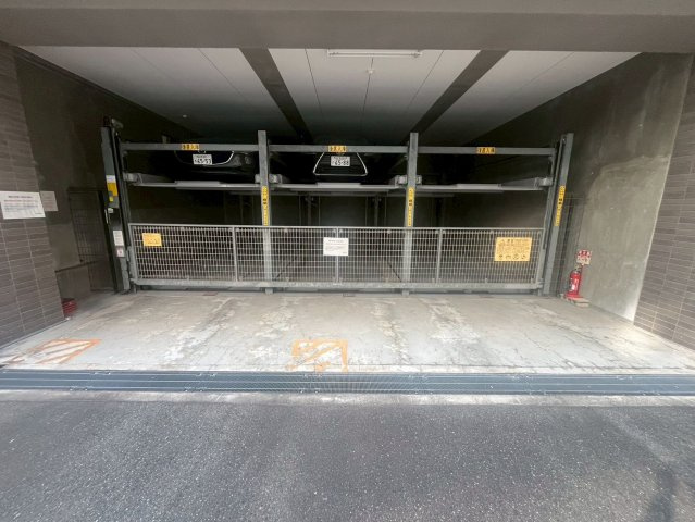 レジティア京町堀の駐車場