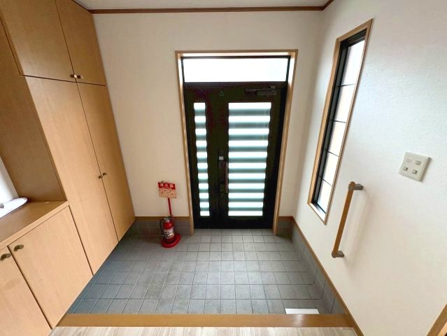 ホワイトロートスの玄関