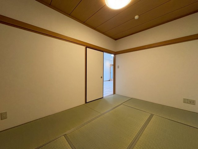 ホワイトロートスの和室