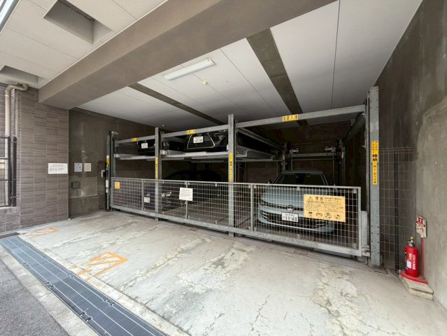 レジティア京町堀の駐車場