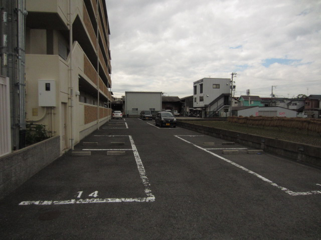 【駐車場】