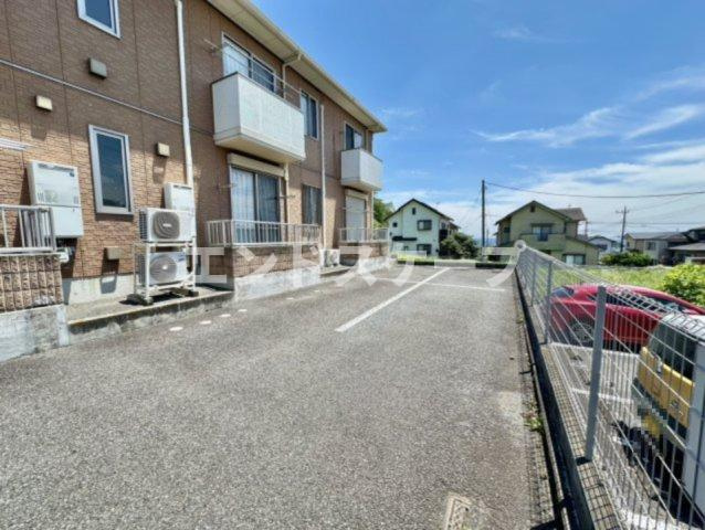 ラ・メゾン・イッコク　Aの駐車場|高崎、前橋のお部屋探しはエンドスケープまで！お客様の理想お聞かせ下さい♪