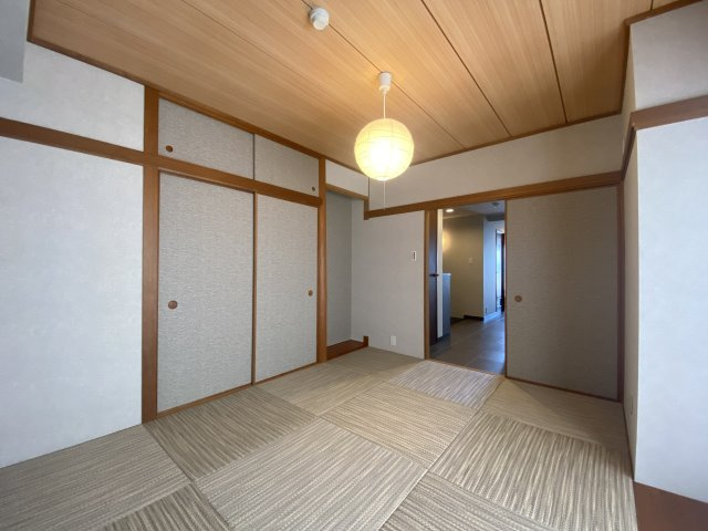サンヴェール熱海伊豆山の和室|お部屋には、中庭があるので明るく開放的です