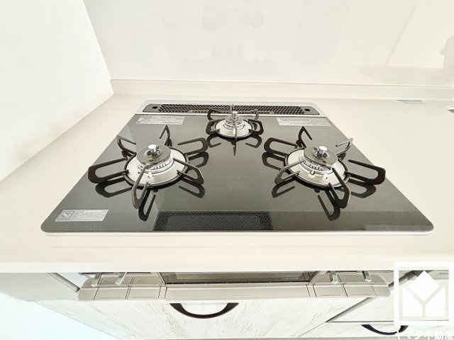 シーアイマンション夙川広田のその他|家族のごはん作りがはかどる。同時調理ができる3口コンロ付き。