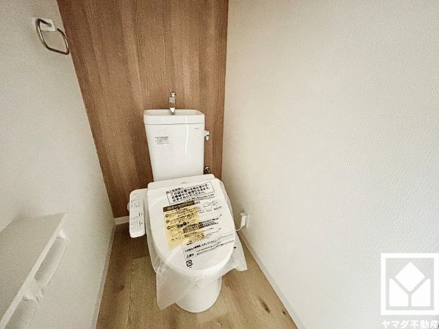 シーアイマンション夙川広田のトイレ|明るく清潔感溢れるトイレです。温水洗浄便座付きで、季節を問わずいつでも温かい便座をお使いいただけます。