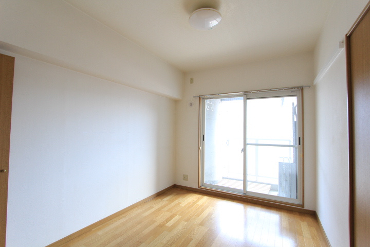春日井市知多町４丁目の賃貸マンションの居間・リビング