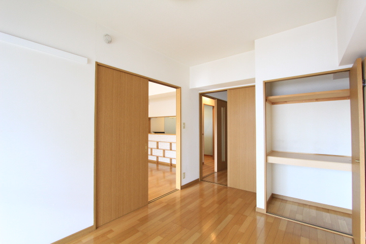 春日井市知多町４丁目の賃貸マンションの内装