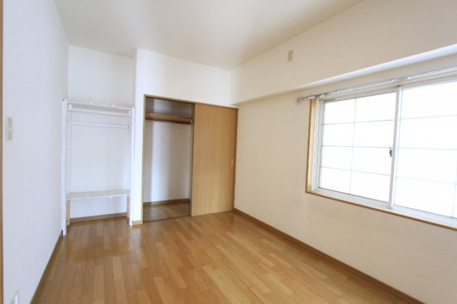 春日井市知多町４丁目の賃貸マンションの内装