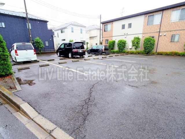 コンフォートテラスBの駐車場