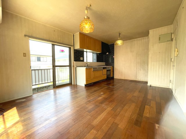 美鈴が丘東1丁目　戸建のキッチン|ＬＤＫ括りではない、ダイニングキッチンだけで約11.5帖。模様替えも色々楽しめそうです。