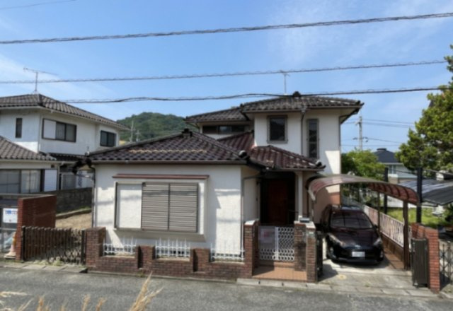 美鈴が丘東1丁目　戸建の外観|土地面積約65坪！両面道路で風通しのよい立地。静かな環境で落ち着いて暮らせるゆとりのお住まいです。