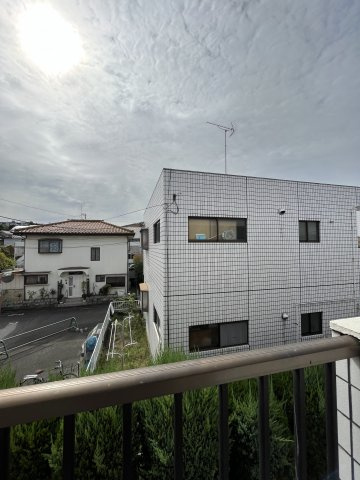 バルコニーからの眺望は最上階２階角部屋で陽当り眺望良好です♪